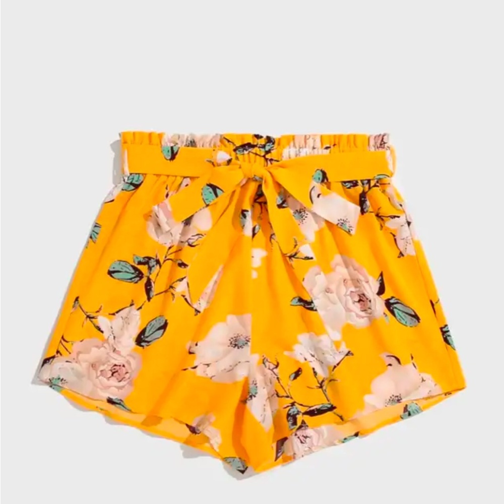 Plus Floral Print Belted Shorts